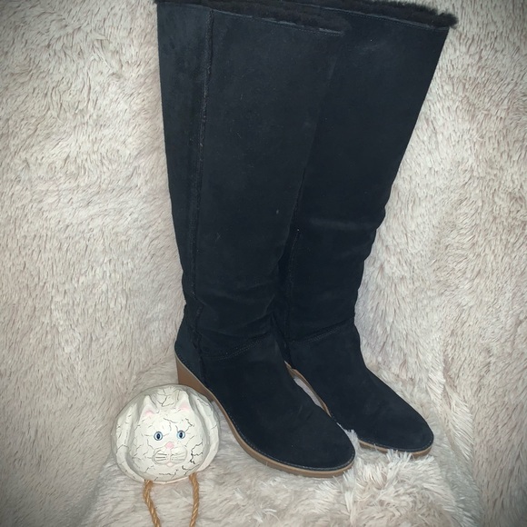 🌺 UGG Boots - Picture 3 of 8